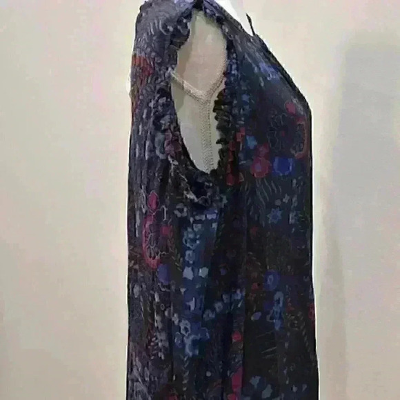 NWT! Loft Paisley Cold Shoulder Ruffle Blouse/Top/Shirt Blue Size Large - Picture 4 of 10